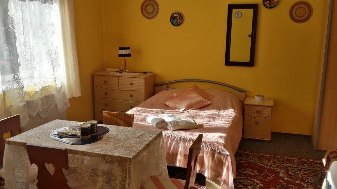 Dom Na Ludowo W Brzeznicy Apartment Brzeznica  Bagian luar foto